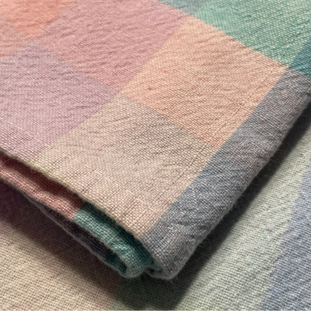 VTG AVON Plaid Tablecloth & Napkin Set
100% Cotton / LG Rectangular Lowest Price - Picture 4 of 5